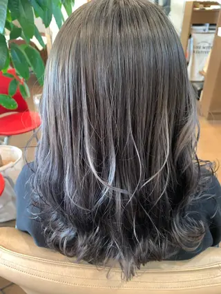 セミロング カラー coupe ciseauxのヘアスタイル