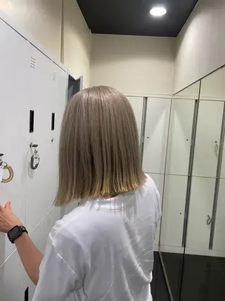 ミディアム カラー ハイトーン/レイヤー 似合わせ・ユキノのヘアスタイル