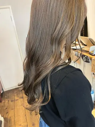 セミロング ツチダ カホのヘアスタイル