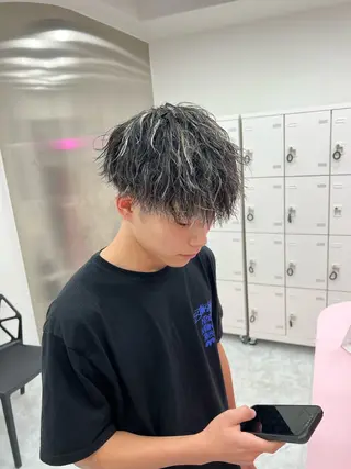 ミディアム カラー パーマ メンズ メンズパーマ特化 TAIGAのヘアスタイル