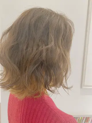 ミディアム カラー 川越 輝梨奈のヘアスタイル