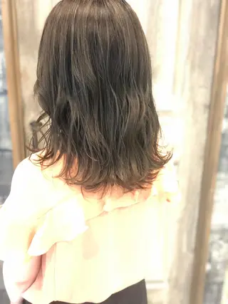ミディアム カラー 日高 香織のヘアスタイル