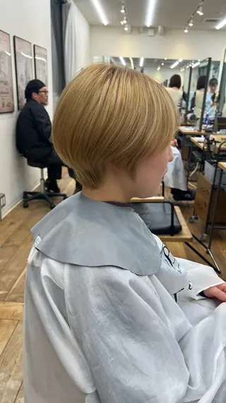 ショート カラー 抜きっぱなしブロンド /ハイトーン/カナタのヘアスタイル