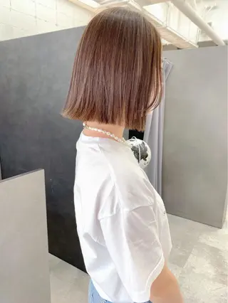 ミディアム カラー 韓国🇰🇷レイヤー カットオリーブカラーのヘアスタイル