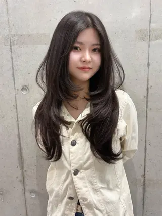 カラー セミロング ♡韓国ヘア♡ ブリーチ✨ハイトーンのヘアスタイル