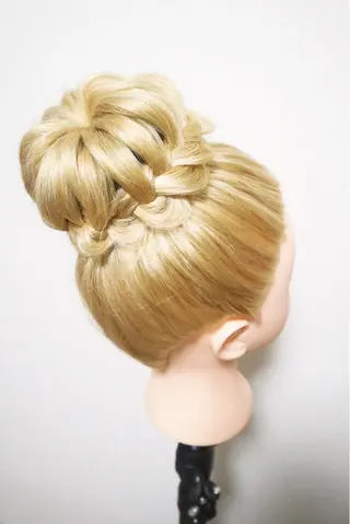 ロング ヘアアレンジ ヘアメイク エンカレッジのヘアスタイル