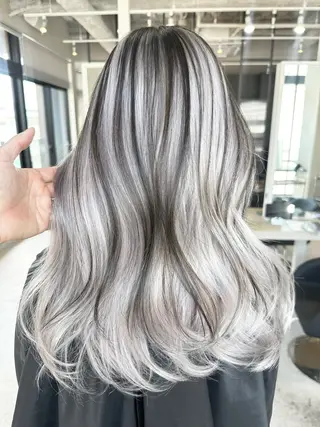 セミロング カラー 井上 一平のヘアスタイル