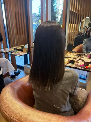 セミロング カラー 山本 あやめ子のヘアスタイル