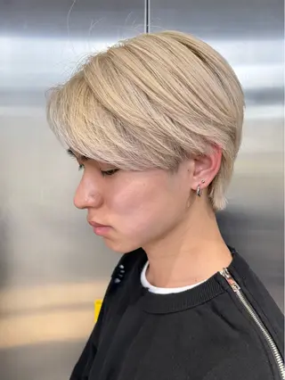 メンズ TAKUMI ハイトーン/ウルフのヘアスタイル