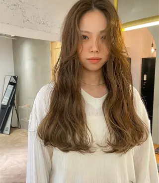 ロング 似合わせレイヤー ＆透明感カラーのヘアスタイル