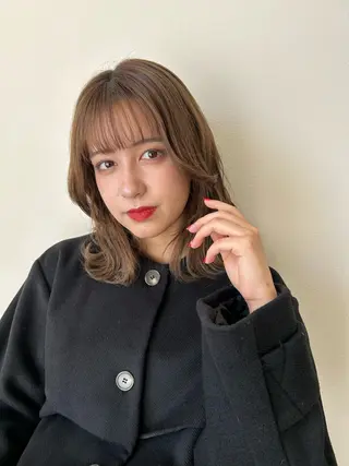 ミディアム カラー ヘアアレンジ fumika🎀 ベージュのヘアスタイル