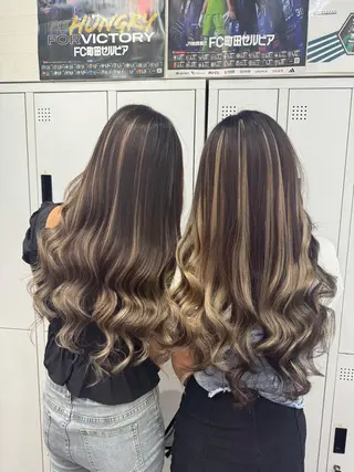 ロング 横浜🦋ハイトーン 🫐シャドウルーツのヘアスタイル
