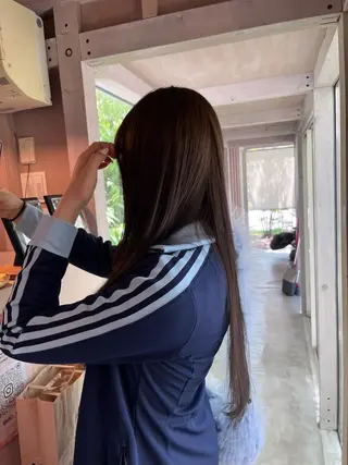 ロング 実生miu 個性派ハイトーンのヘアスタイル