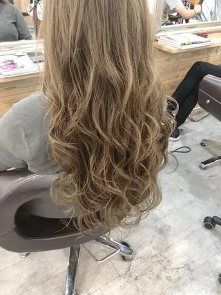 ロング 艶髪/ハイトーン Sherryのヘアスタイル
