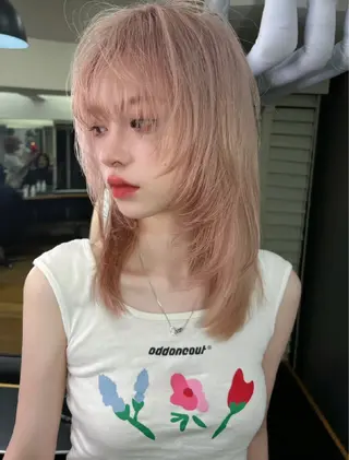 ミディアム Airi 韓国y2k ハイレイヤーのヘアスタイル