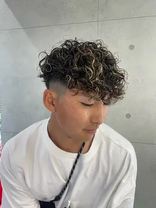 ショート カラー パーマ 工藤 綾華のヘアスタイル