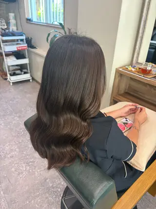 セミロング 安谷屋 こはるのヘアスタイル