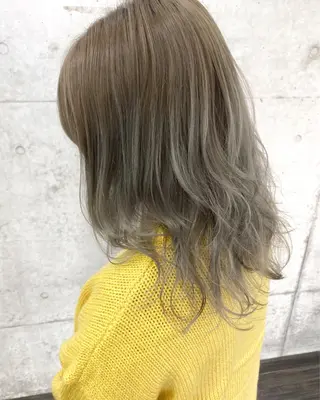 ミディアム 秋月 亜耶のヘアスタイル