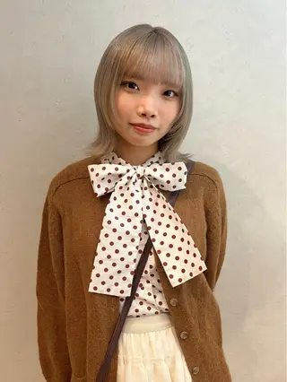 ミディアム ☀️コミヤマミユ☀️ /パーマ/ハイトーンのヘアスタイル