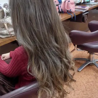 カラー セミロング ライブトレア YOSHIKIのヘアスタイル