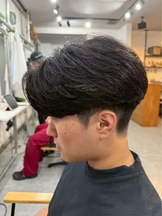 ショート パーマ メンズ 宮下 遼太のヘアスタイル