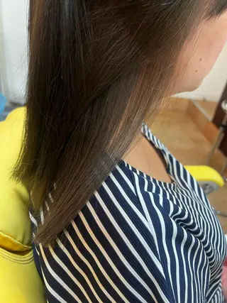 セミロング カラー ヘアアレンジ bh.maara デザイン／ハイトーンのヘアスタイル