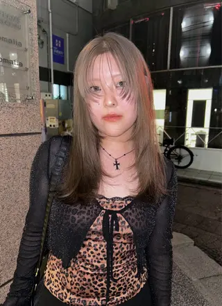 セミロング カラー ハイトーンボブ 前田 表参道 グレージュのヘアスタイル