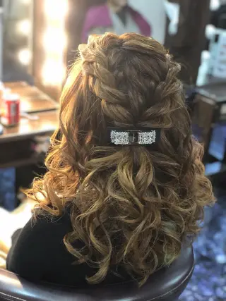 セミロング ヘアアレンジ vi viのヘアスタイル
