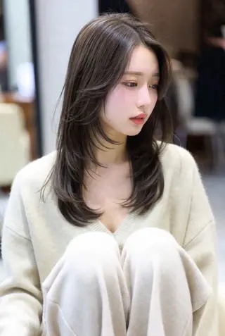 セミロング 𩵋住 佳帆のヘアスタイル