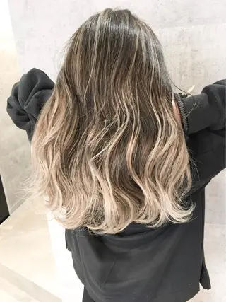 セミロング KYOKO 【Bear】のヘアスタイル