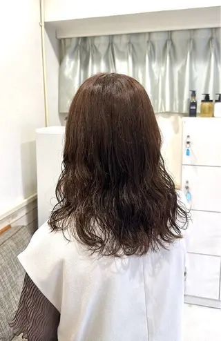 ミディアム カラー 岡本 葵のヘアスタイル