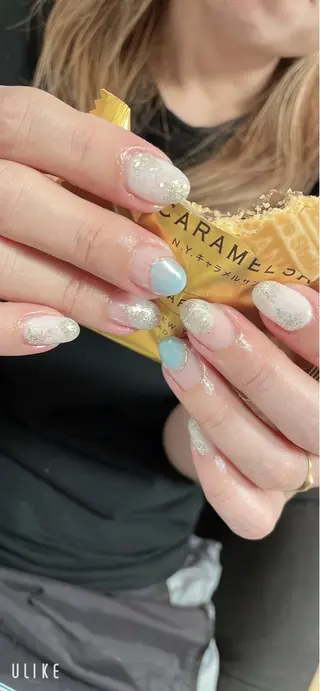 ネイル R ...Rの眉毛・アイブロウイメージ