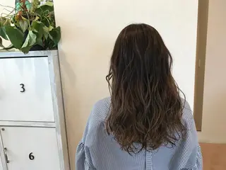 ロング カラー 岡本 智次のヘアスタイル