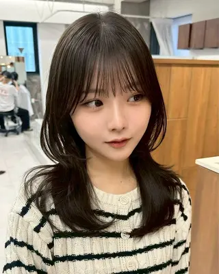 セミロング カラー ✨顔まわりカット ✨渋谷人気No.1✨のヘアスタイル
