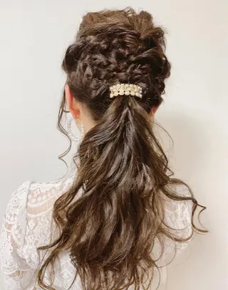 セミロング ヘアアレンジ 【脱毛サロン iiris】占い可のエステ・リラクイメージ