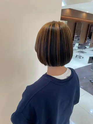 ショート カラー 伊藤 綾のヘアスタイル