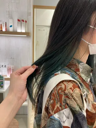 セミロング カラー cyan SANAMIのヘアスタイル