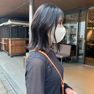 ミディアム カラー SAKINO． ベージュカラーのヘアスタイル
