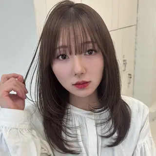 ミディアム i.+OMOTESANDO所属・mei / 艶カラー ミディアム レイヤーのヘアスタイル