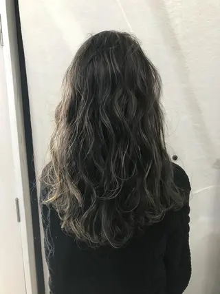 セミロング カラー ヘアアレンジ 白髪ぼかしハイライト バレイヤージュヤマトのヘアスタイル