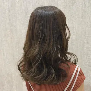 セミロング カラー 🫧透け感⋆艶髪💎 山口アヤカのヘアスタイル