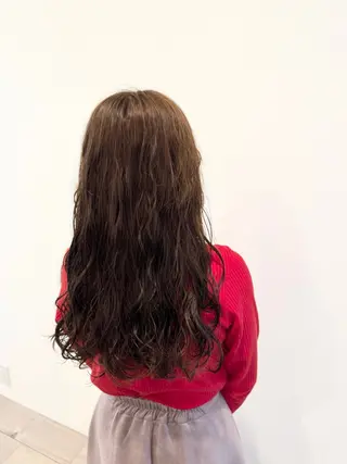 ロング パーマ ちほ/顔周りレイヤー /ベージュカラーのヘアスタイル