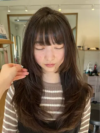ロング YUI／レイヤー カット/透明感カラーのヘアスタイル