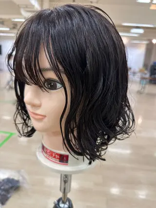 ミディアム レイヤー 艶々カラーのヘアスタイル