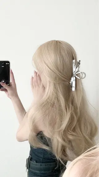 ロング カラー ヘアアレンジ 💓ブリーチ特化 透明感💓あい💓のヘアスタイル