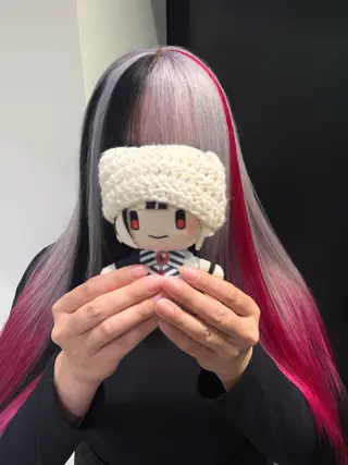 セミロング カラー インナーカラー 推し ブリーチ 髪質改善のヘアスタイル