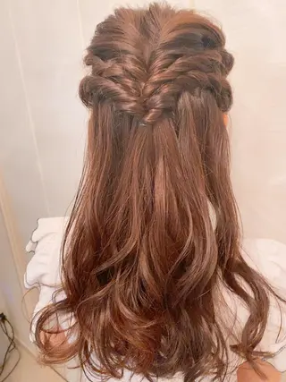 ロング ヘアアレンジ 【脱毛サロン iiris】占い可のエステ・リラクイメージ