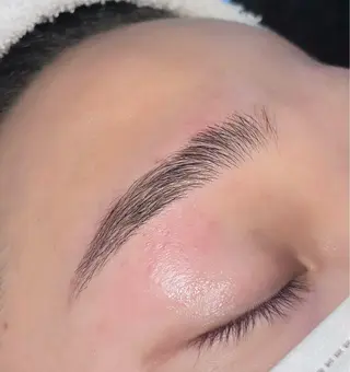 アイブロウ 小峰 利樹のマツエク・マツパデザイン