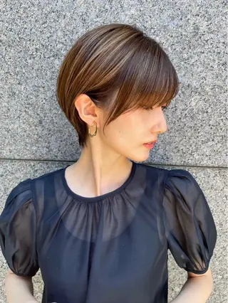ショート 髪質改善|透明 感カラー🩵レイヤーのヘアスタイル