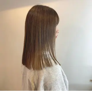 セミロング カラー stylist店長 岡本真依のヘアスタイル